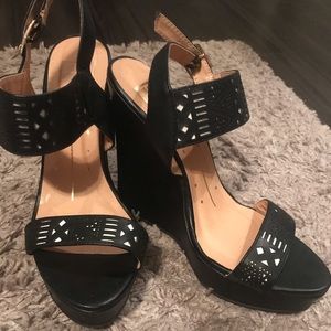 BLACK WEDGES